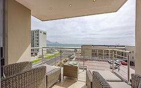 Luxury Ocean View Beachfront 2 Bed Apartment -206 The Waves, Blouberg, Cape Town